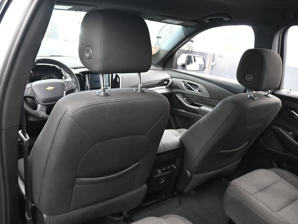 Used 2023 Chevrolet Traverse LT image 32