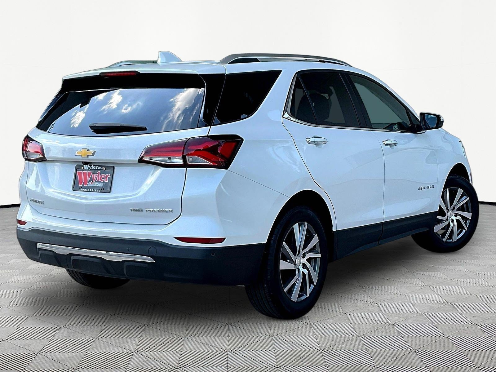 Used 2024 Chevrolet Equinox Premier AWD/4WD image 6