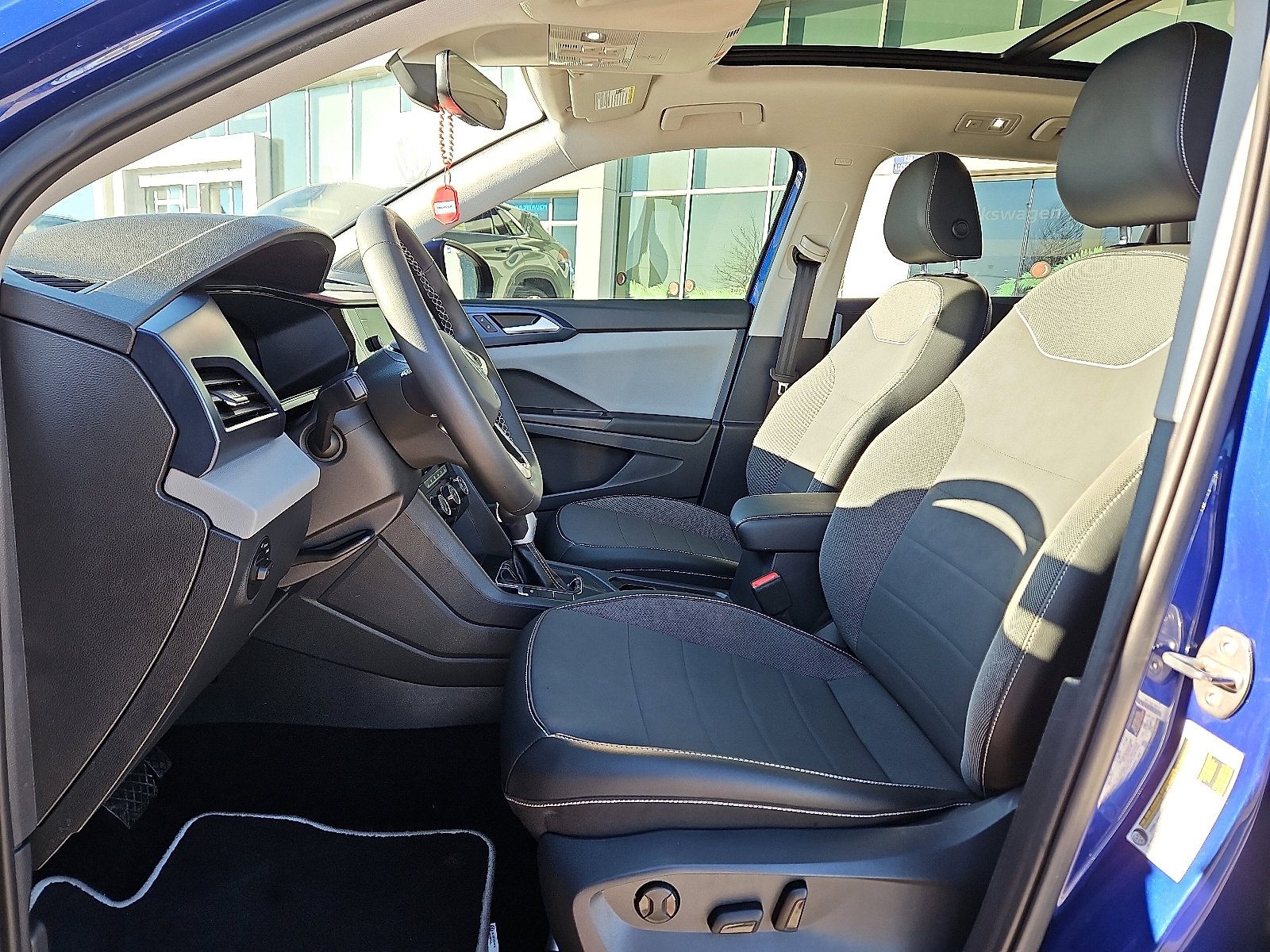 Certified 2023 Volkswagen Taos SE w/ Panoramic Sunroof Package image 9