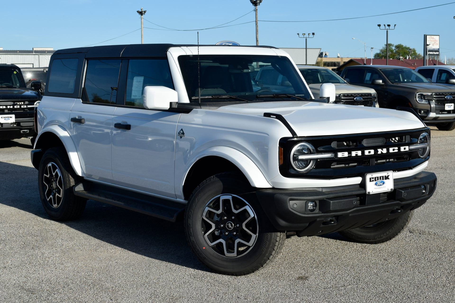 New 2026 Ford Bronco Outer Banks image 3