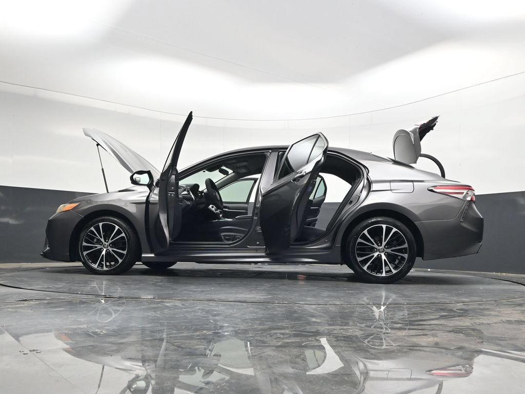 Used 2020 Toyota Camry SE FWD image 39