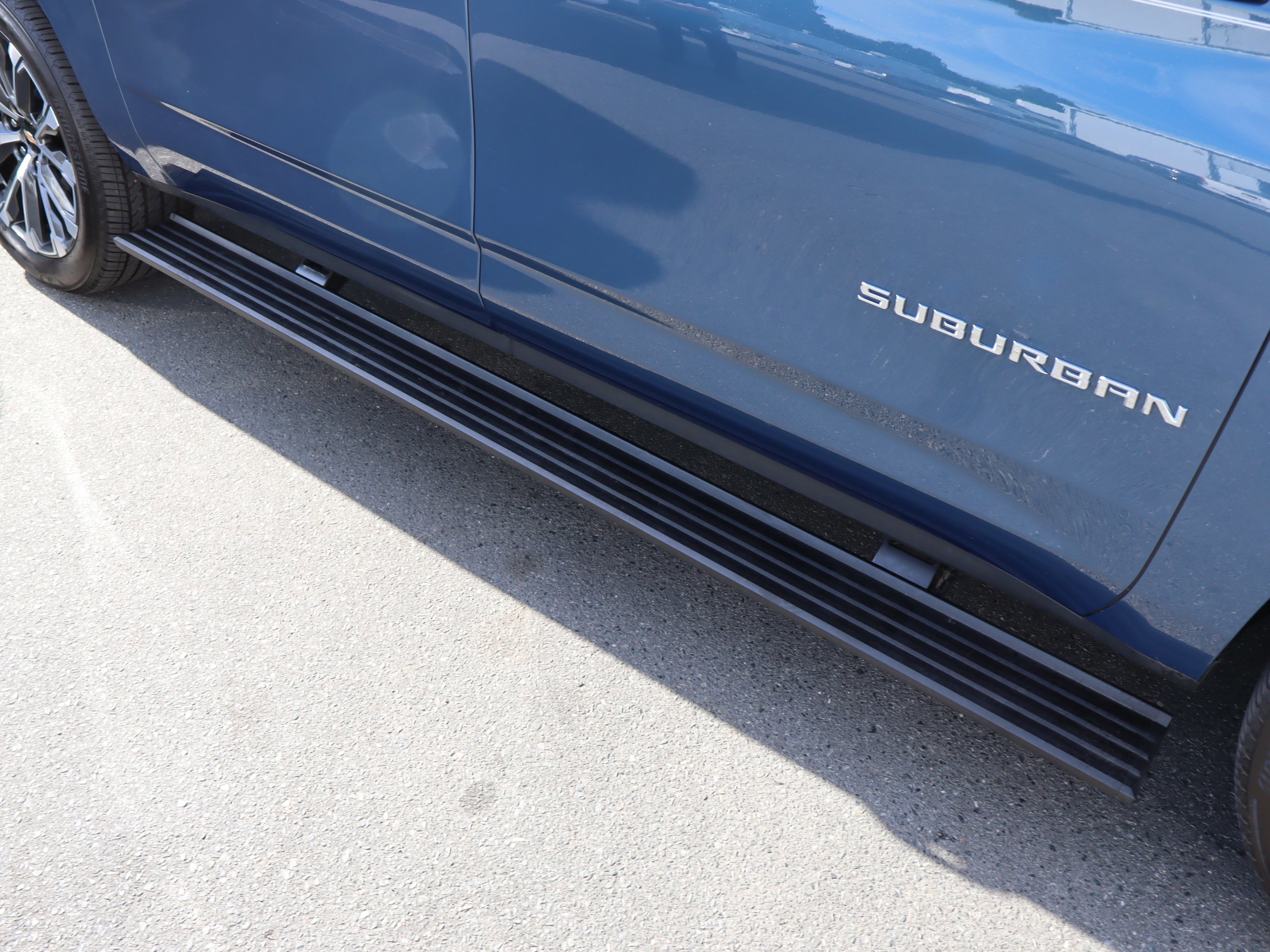 Used 2026 Chevrolet Suburban High Country AWD/4WD image 12