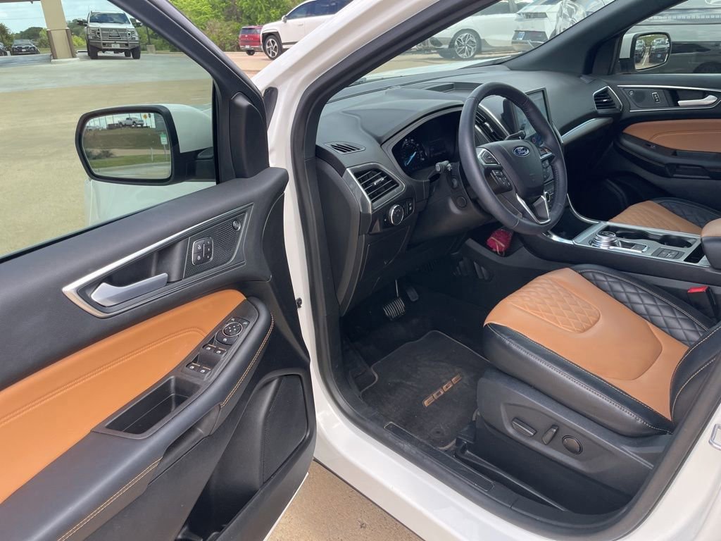 Used 2024 Ford Edge Titanium w/ Titanium Elite Package image 4