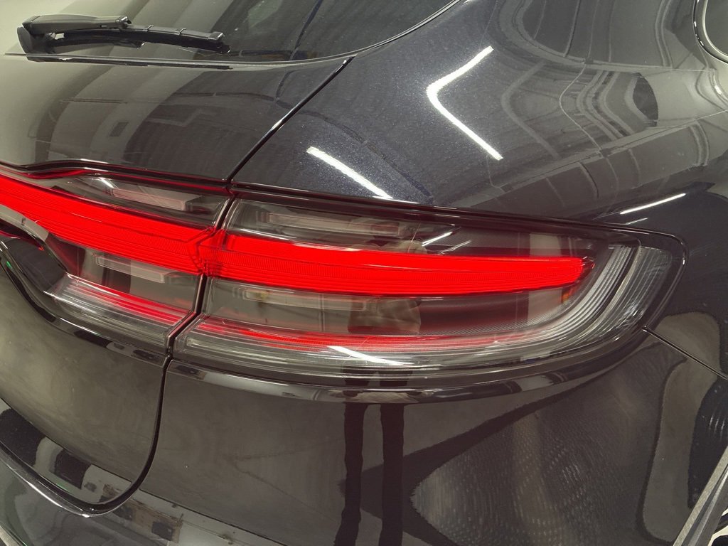 Certified 2025 Porsche Macan image 11