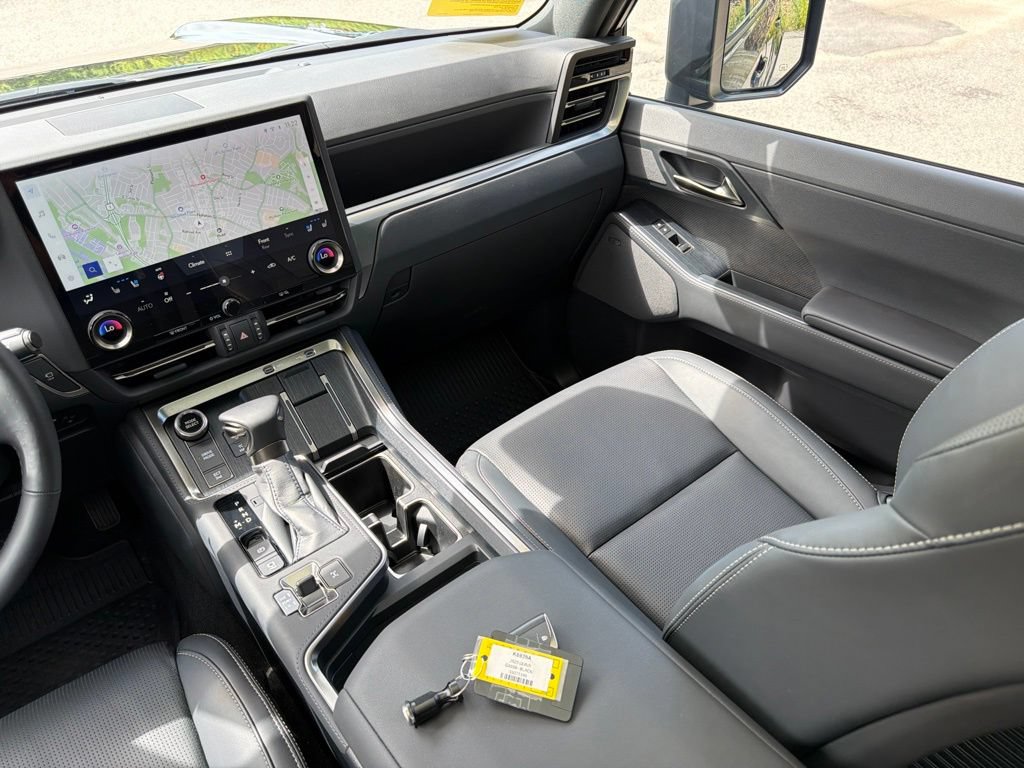 Used 2025 Lexus GX 550 w/ Accessory Package (2T) AWD/4WD image 28