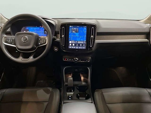 Used 2025 Volvo XC40 B5 Core AWD/4WD image 14