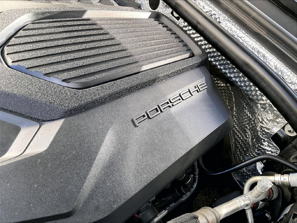 Certified 2023 Porsche Macan Turbo AWD/4WD image 34