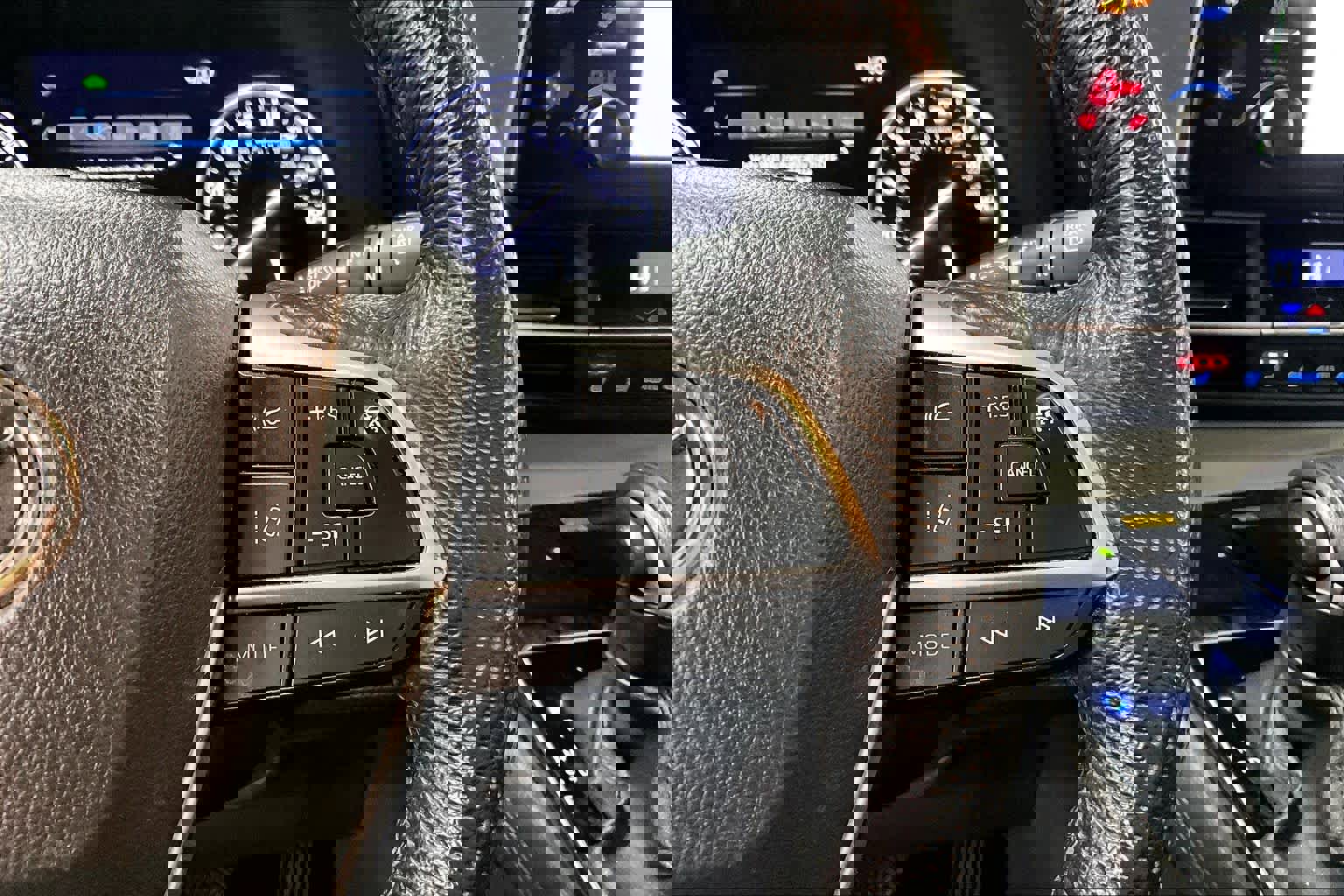 Used 2023 Toyota Sienna Limited image 24