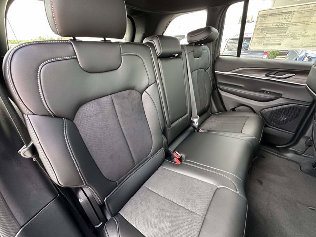 New 2026 Jeep Grand Cherokee Altitude AWD/4WD image 29