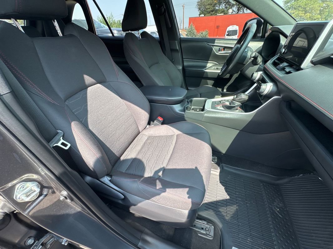 Used 2023 Toyota RAV4 SE image 19