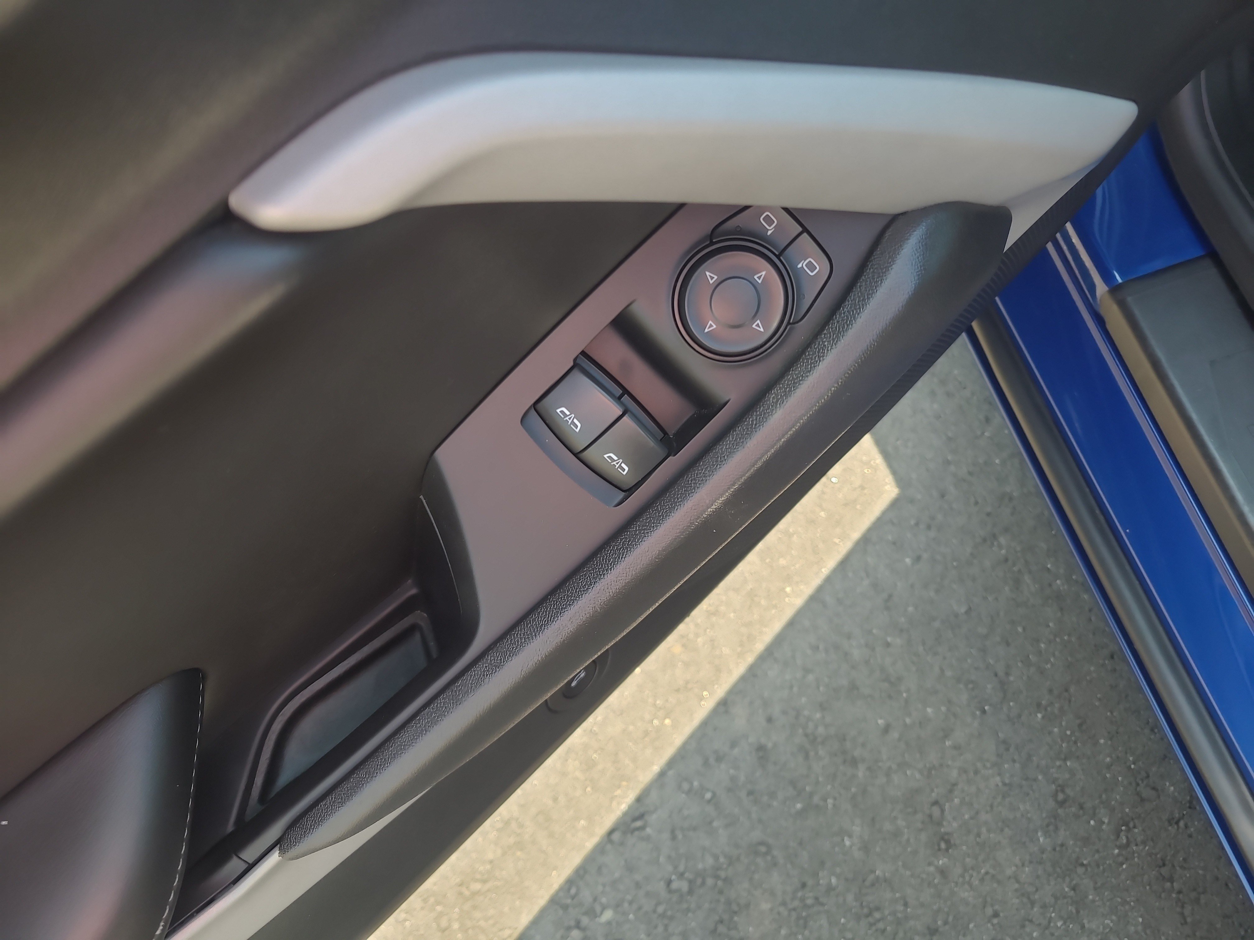Used 2020 Chevrolet Camaro LT RWD image 13