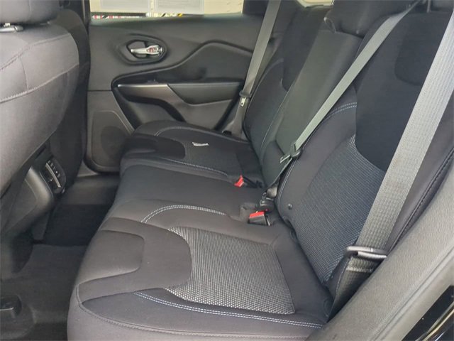 Used 2019 Jeep Cherokee Latitude w/ Cold Weather Group image 14