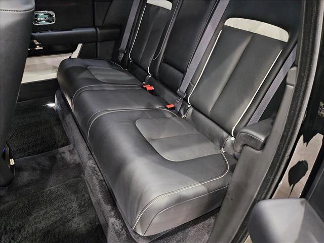 Used 2023 Rolls-Royce Cullinan w/ Interior Detailing Package image 16