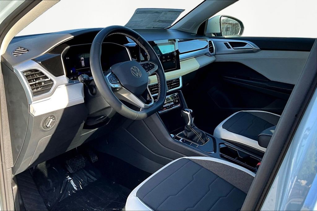 New 2026 Volkswagen Taos SE image 16