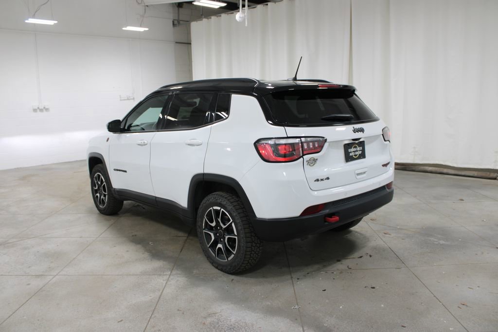 Used 2025 Jeep Compass Trailhawk image 7