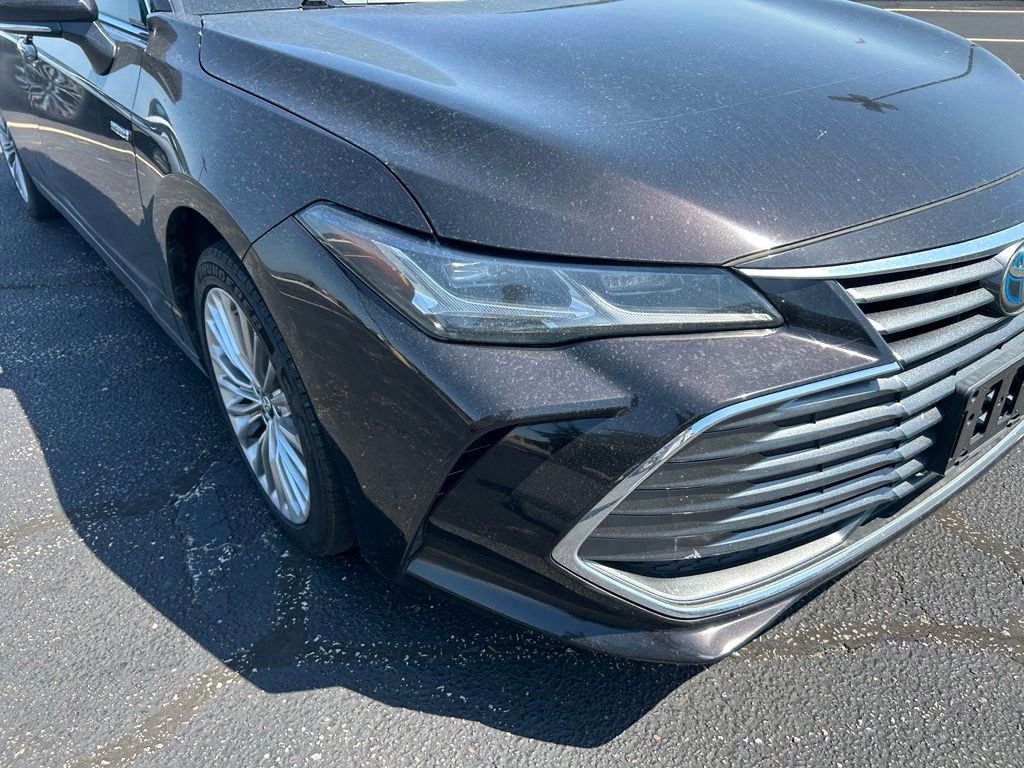 Used 2019 Toyota Avalon Limited FWD image 3