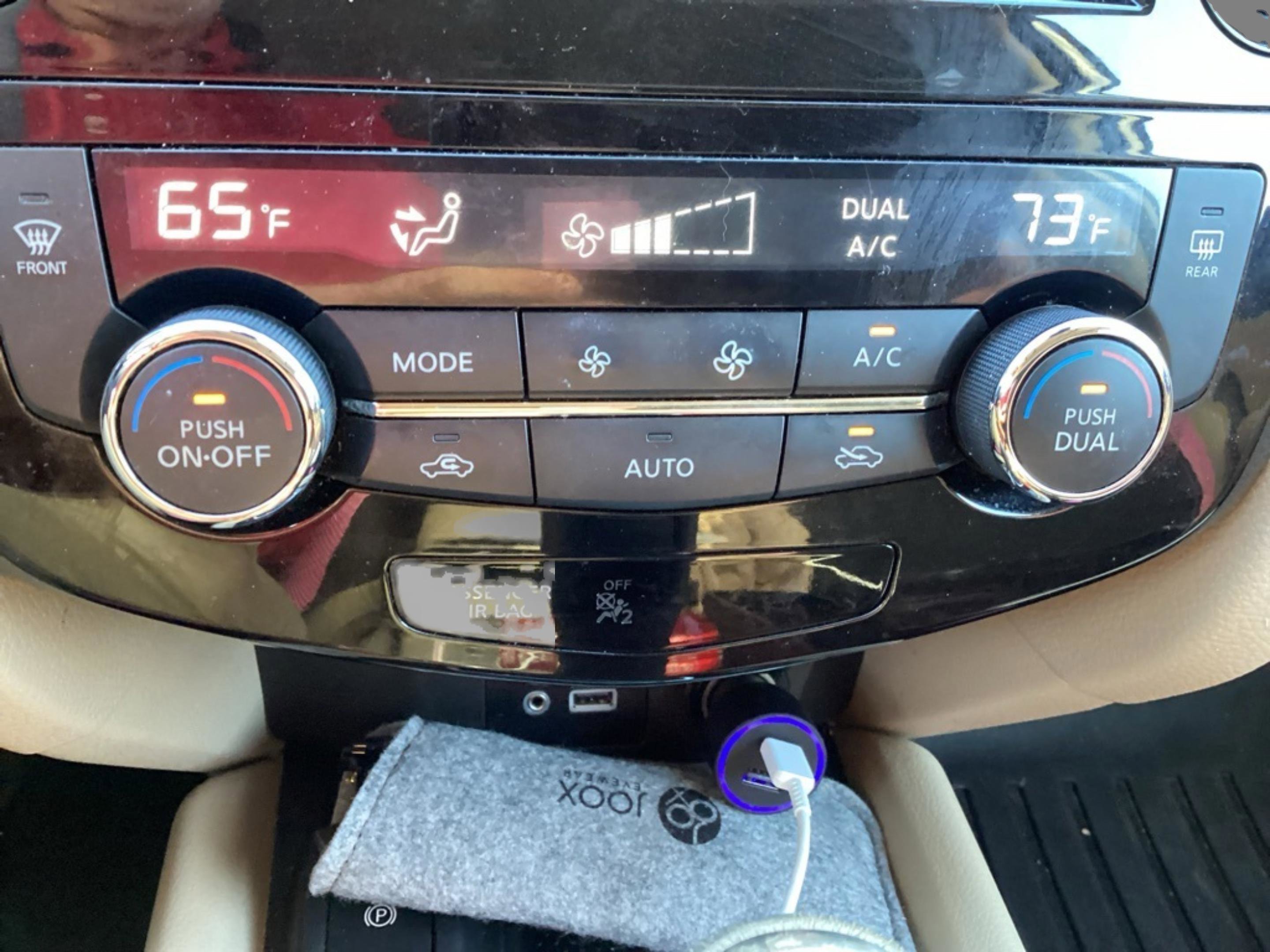 Used 2019 Nissan Rogue SV w/ Premium Package image 14