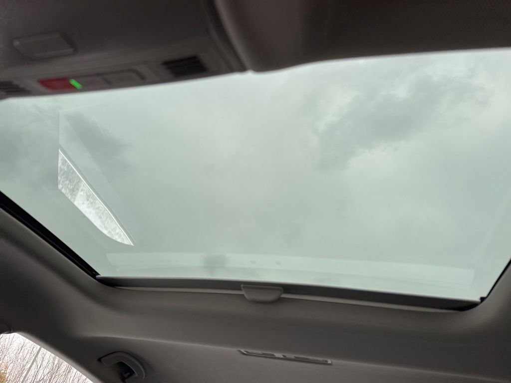 Used 2023 Volkswagen Jetta SE w/ Panoramic Sunroof Package image 25