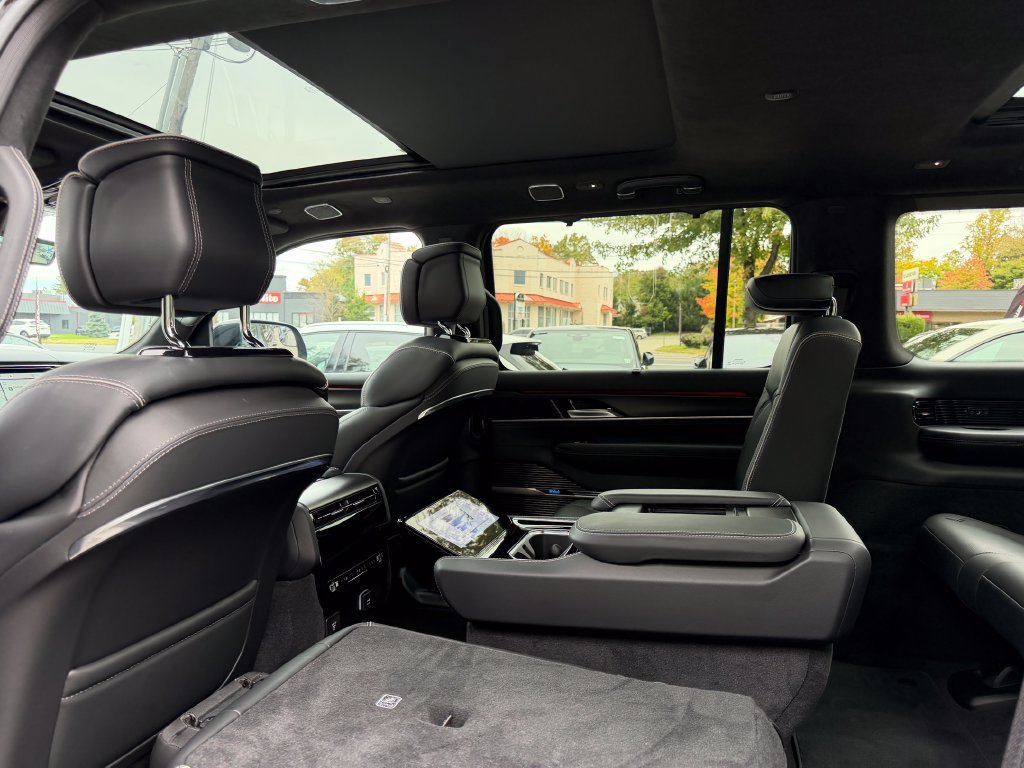 Used 2024 Jeep Grand Wagoneer Series II Obsidian w/ Quick Order Packagew 28T AWD/4WD image 29