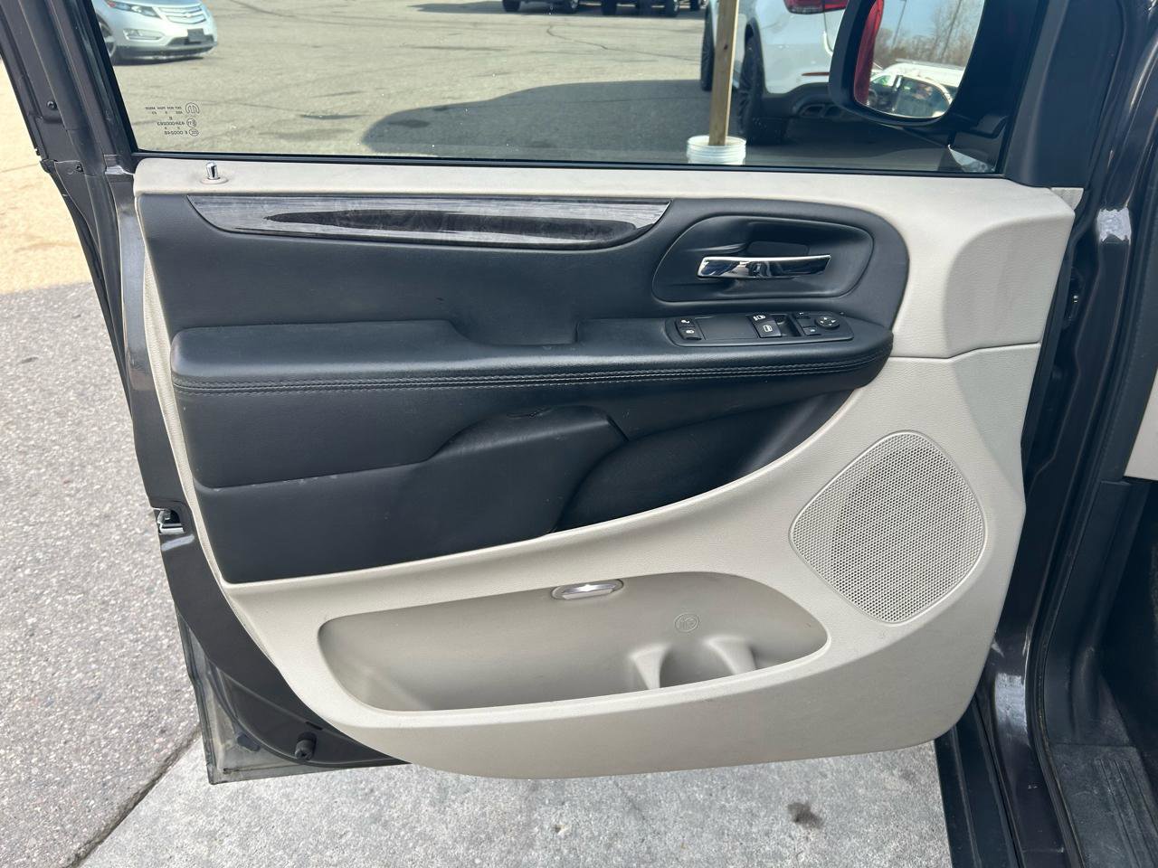 Used 2016 Dodge Grand Caravan SE image 15