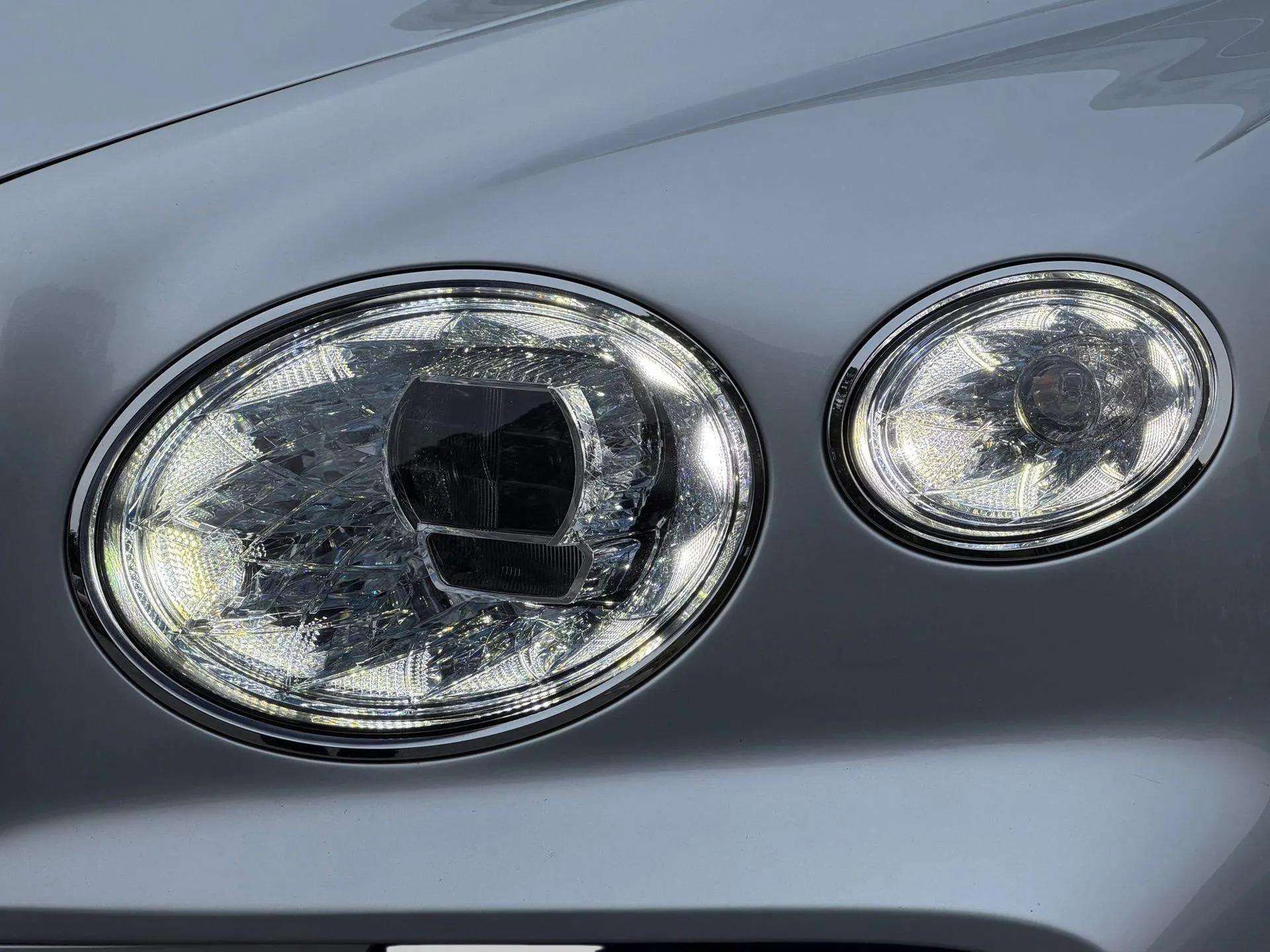 Used 2024 Bentley Bentayga Extended Wheelbase image 10