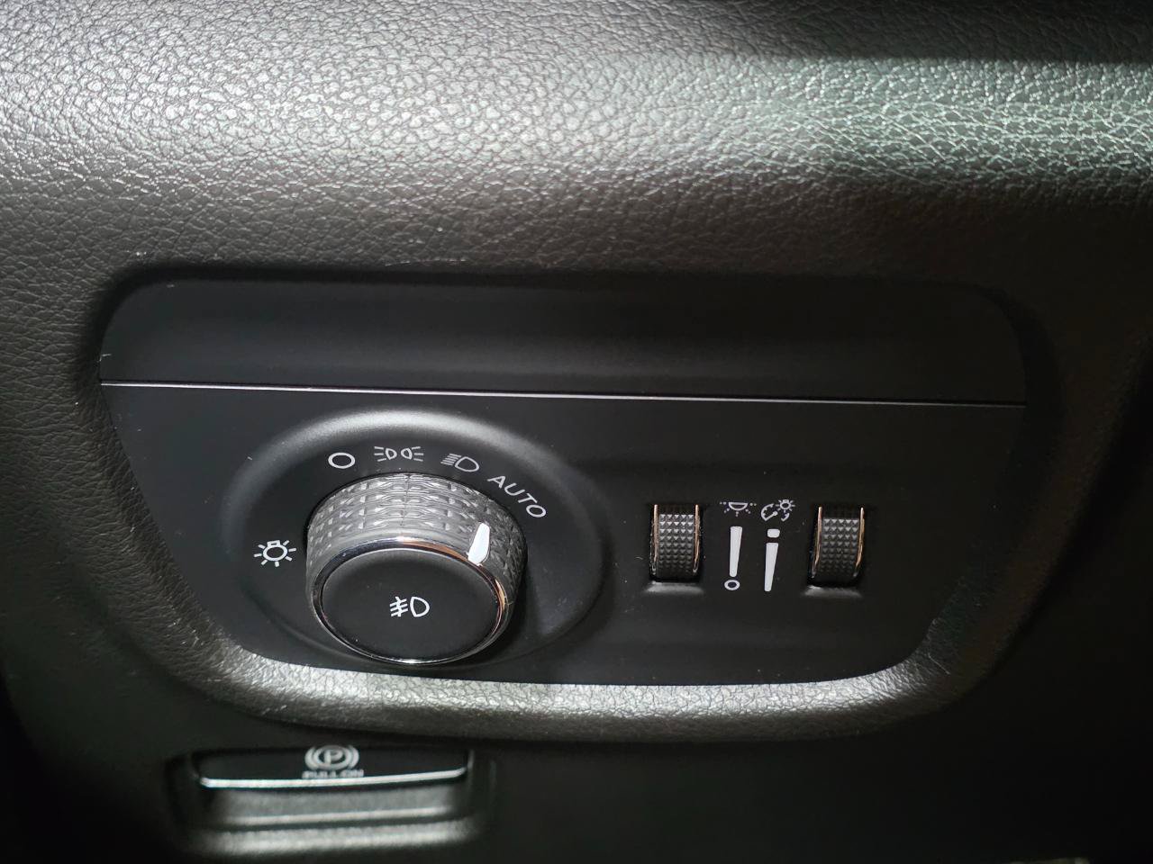 Used 2022 Jeep Grand Cherokee Trailhawk w/ Luxury Tech Group III AWD/4WD image 46