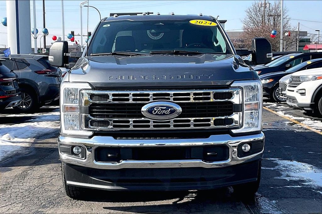 Used 2024 Ford F350 XLT image 2