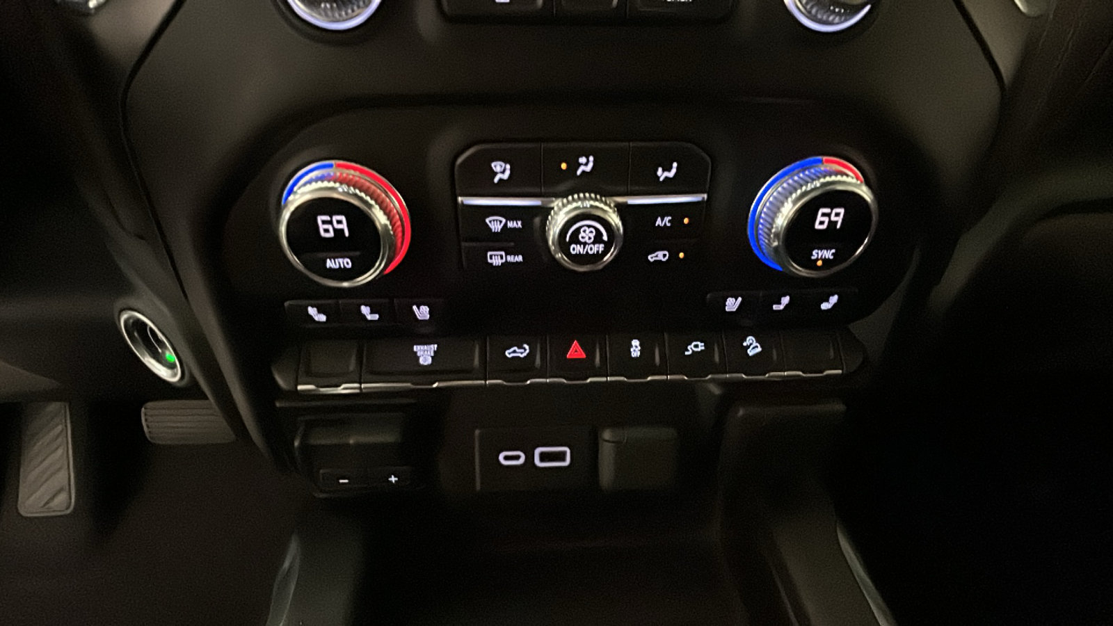 Used 2022 GMC Sierra 3500 AT4 AWD/4WD image 27