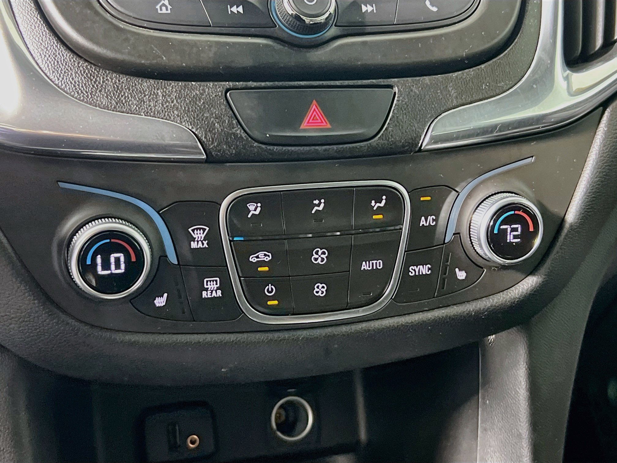 Used 2018 Chevrolet Equinox LT FWD image 26