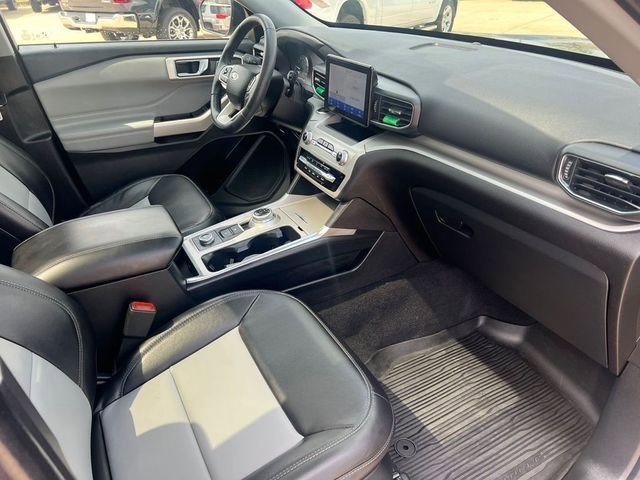 Used 2022 Ford Explorer XLT w/ Equipment Group 202A image 17