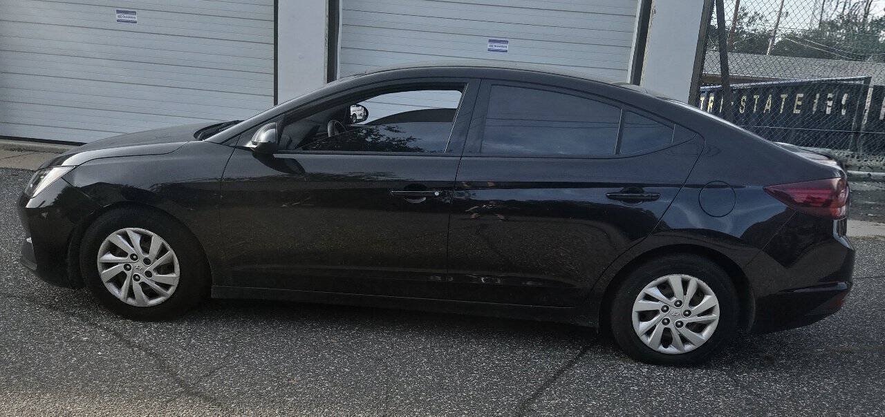 Used 2019 Hyundai Elantra SE FWD image 2