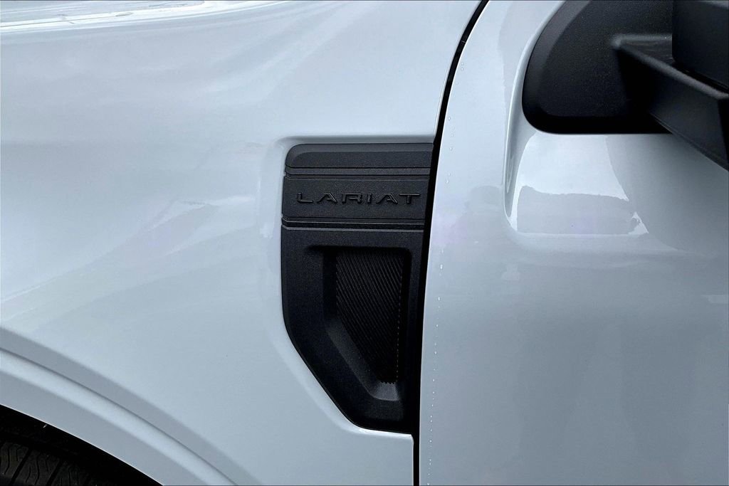 New 2026 Ford Maverick Lariat w/ Black Appearance Package image 9