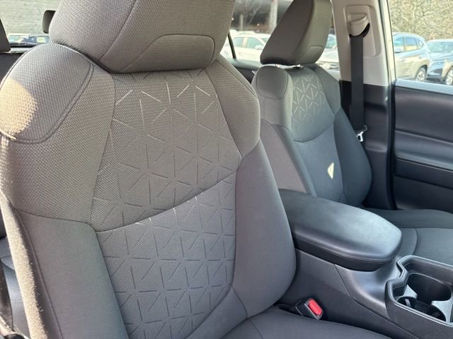Used 2021 Toyota RAV4 XLE image 23