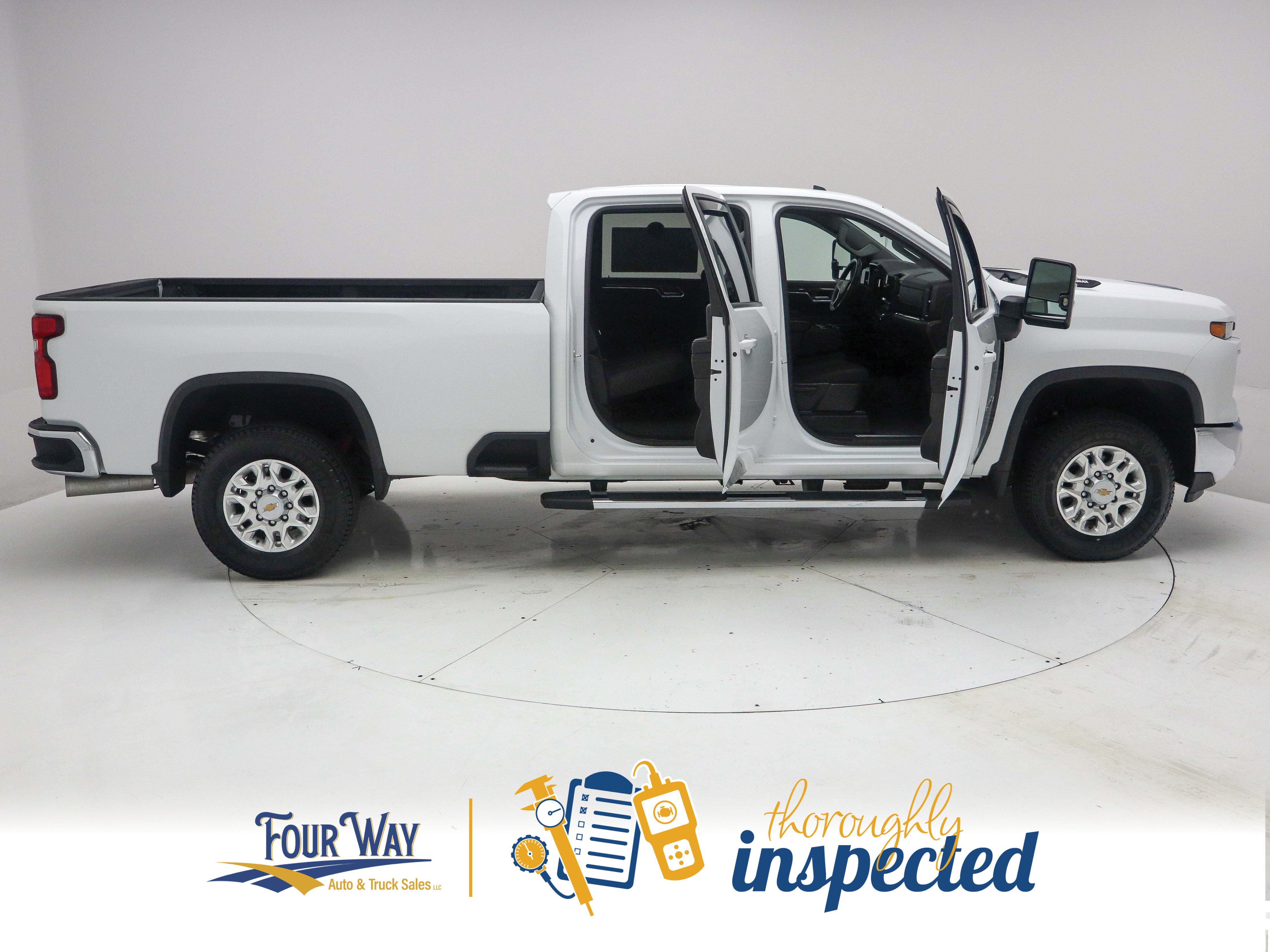 Used 2024 Chevrolet Silverado 2500 LT AWD/4WD image 3