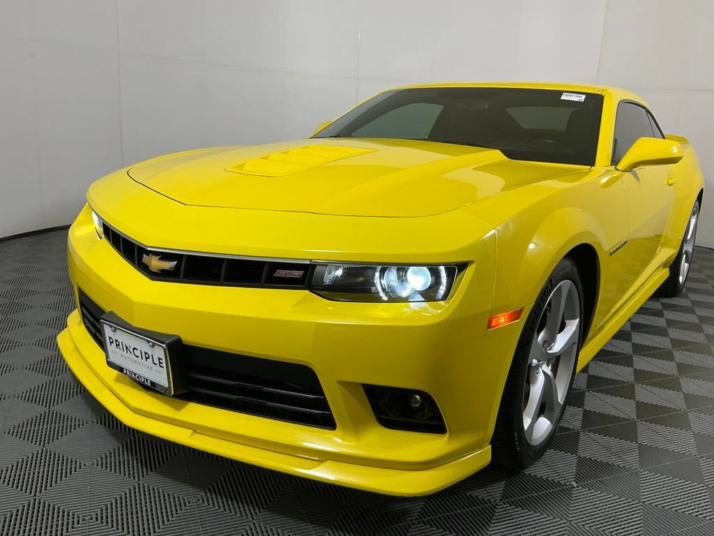 Used 2015 Chevrolet Camaro SS RWD image 2