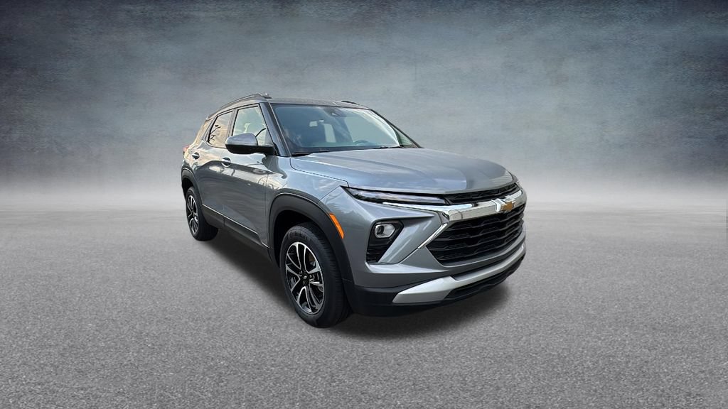 Used 2025 Chevrolet TrailBlazer LT AWD/4WD image 2
