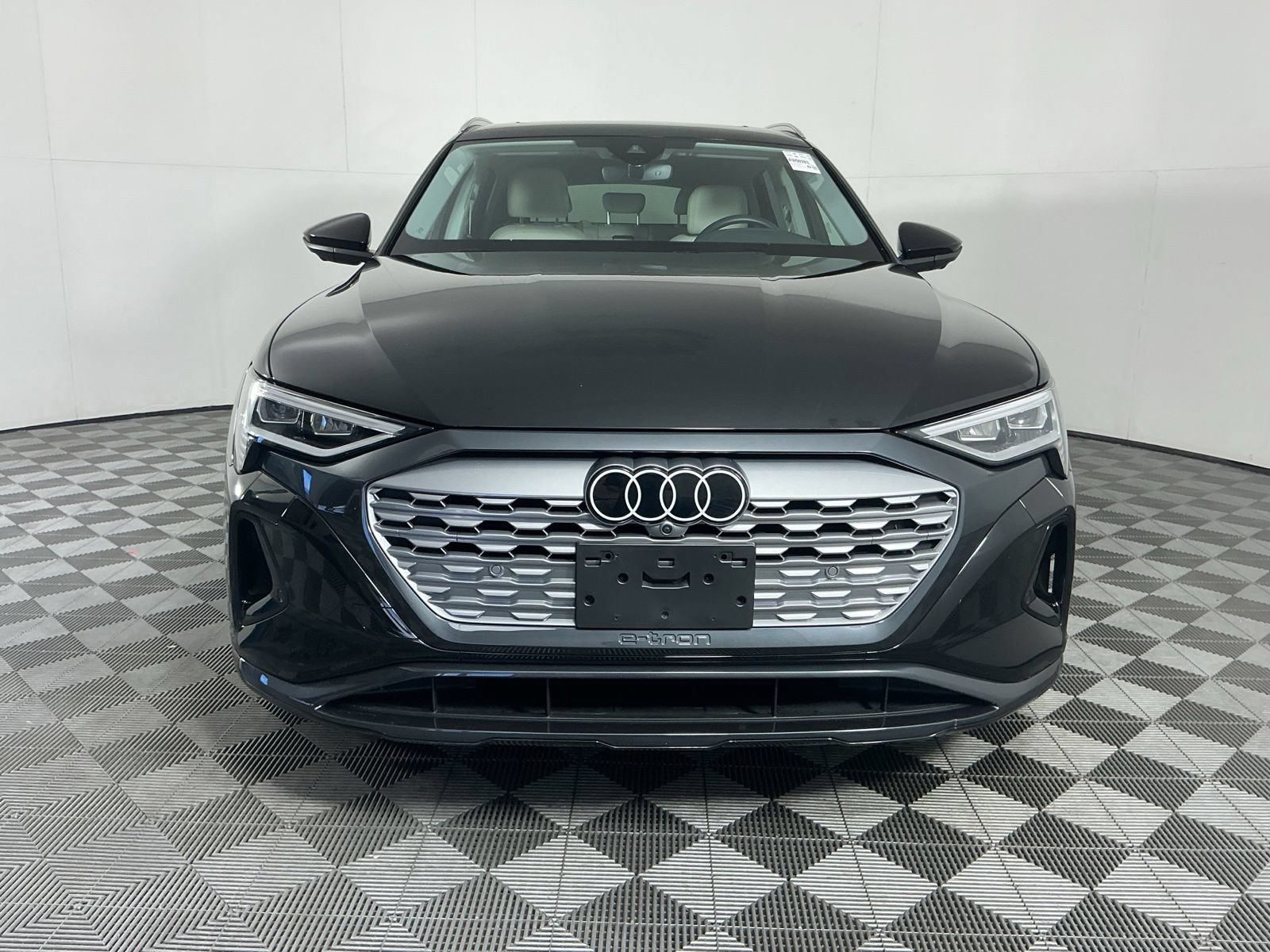 Used 2024 Audi Q8 e-tron Premium Plus w/ Premium Plus Package AWD/4WD image 2