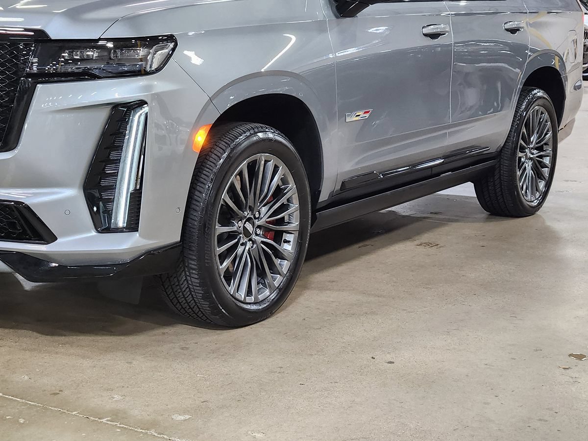 Used 2023 Cadillac Escalade V AWD/4WD image 17