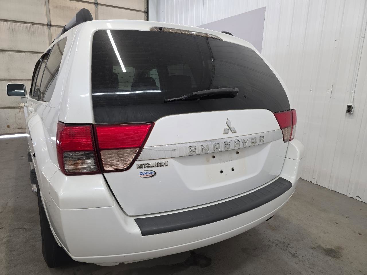 Used 2011 Mitsubishi Endeavor LS image 10