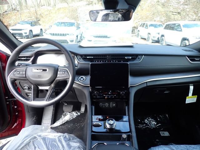 New 2025 Jeep Grand Cherokee Limited w/ Black Appearance Package image 14