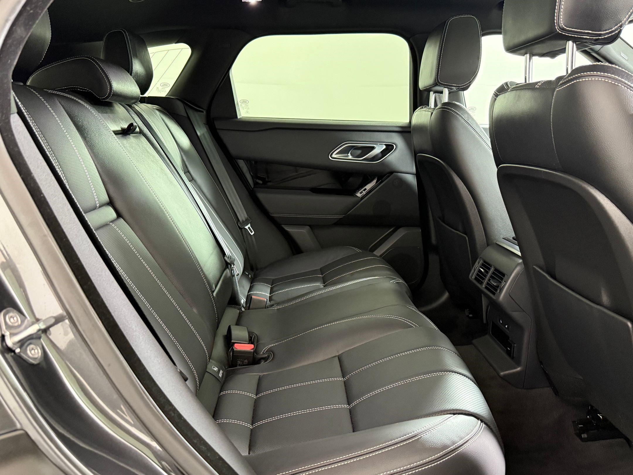 Used 2023 Land Rover Range Rover Velar R-Dynamic S image 27