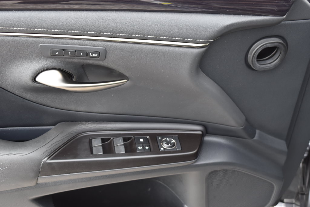 Used 2019 Lexus ES 350 w/ Premium Package FWD image 8