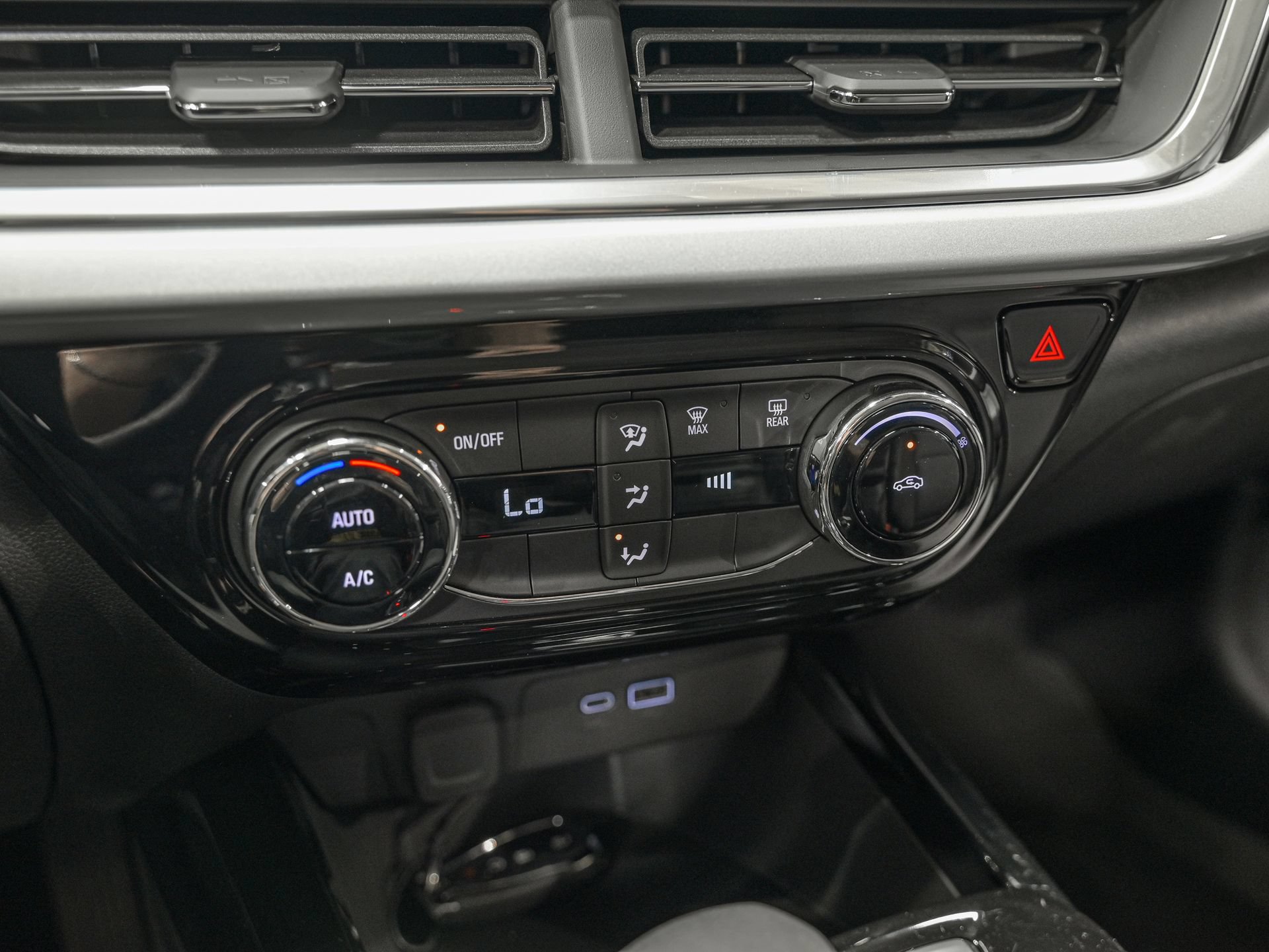 Used 2024 Chevrolet Trax LT FWD image 24