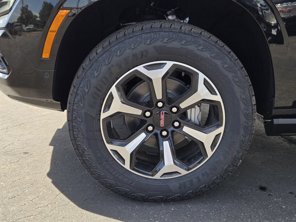 New 2026 GMC Yukon XL AT4 w/ AT4 Premium Package AWD/4WD image 7