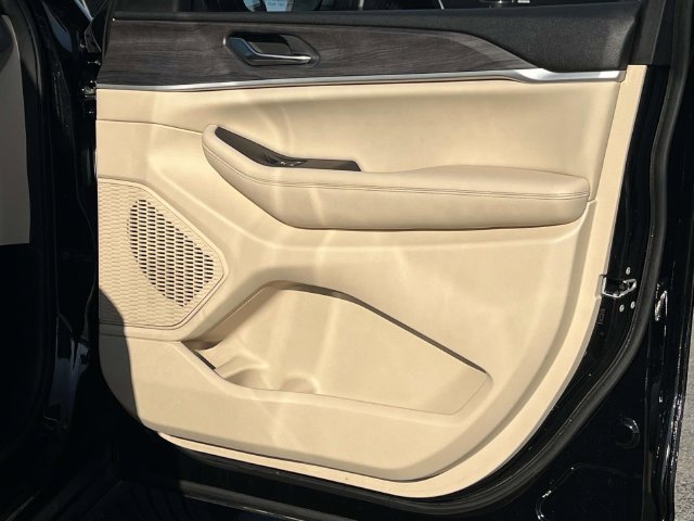 Used 2023 Jeep Grand Cherokee L Limited AWD/4WD image 28