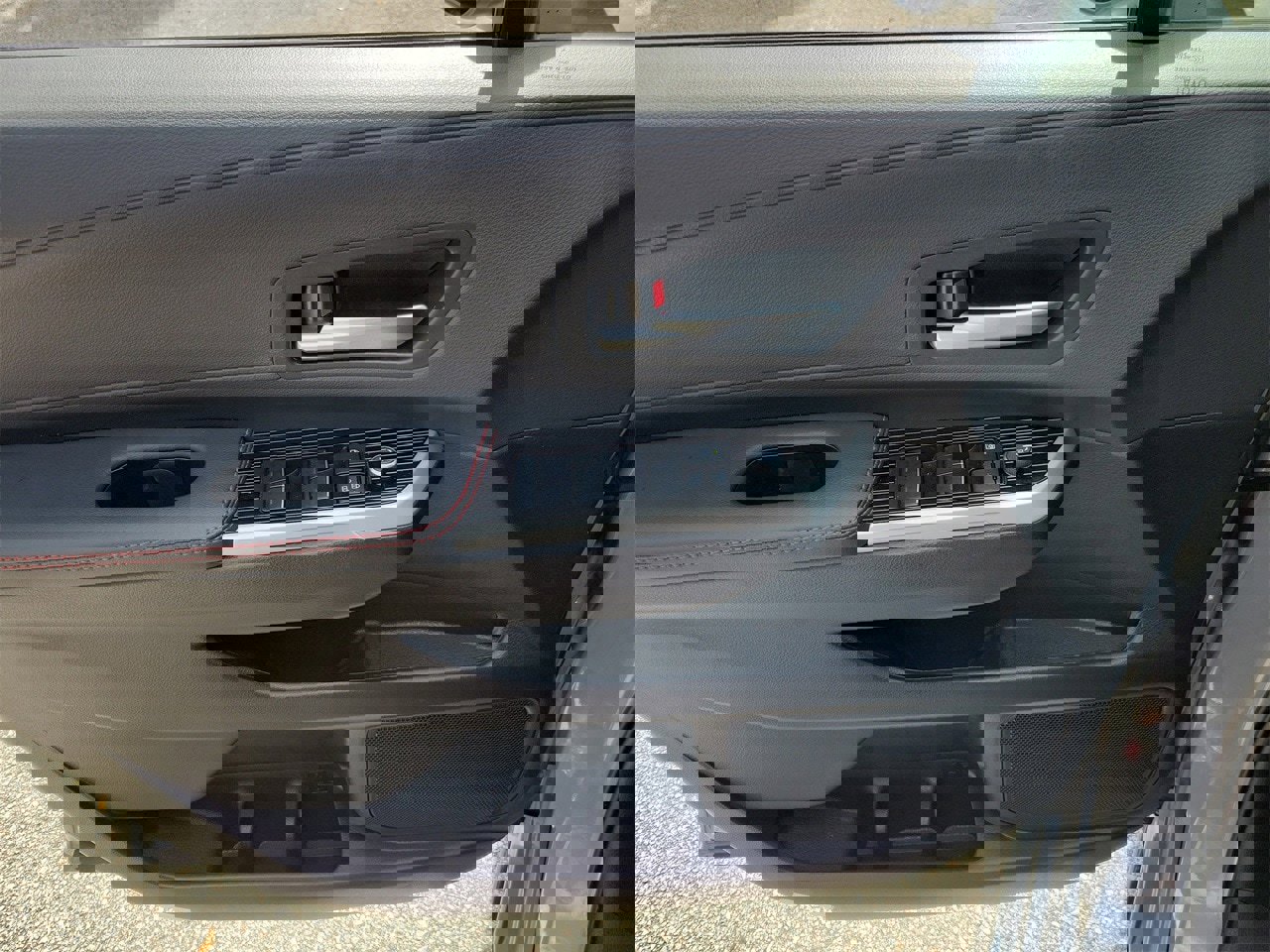 Used 2025 Toyota Sienna XSE w/ XSE Plus Package image 14