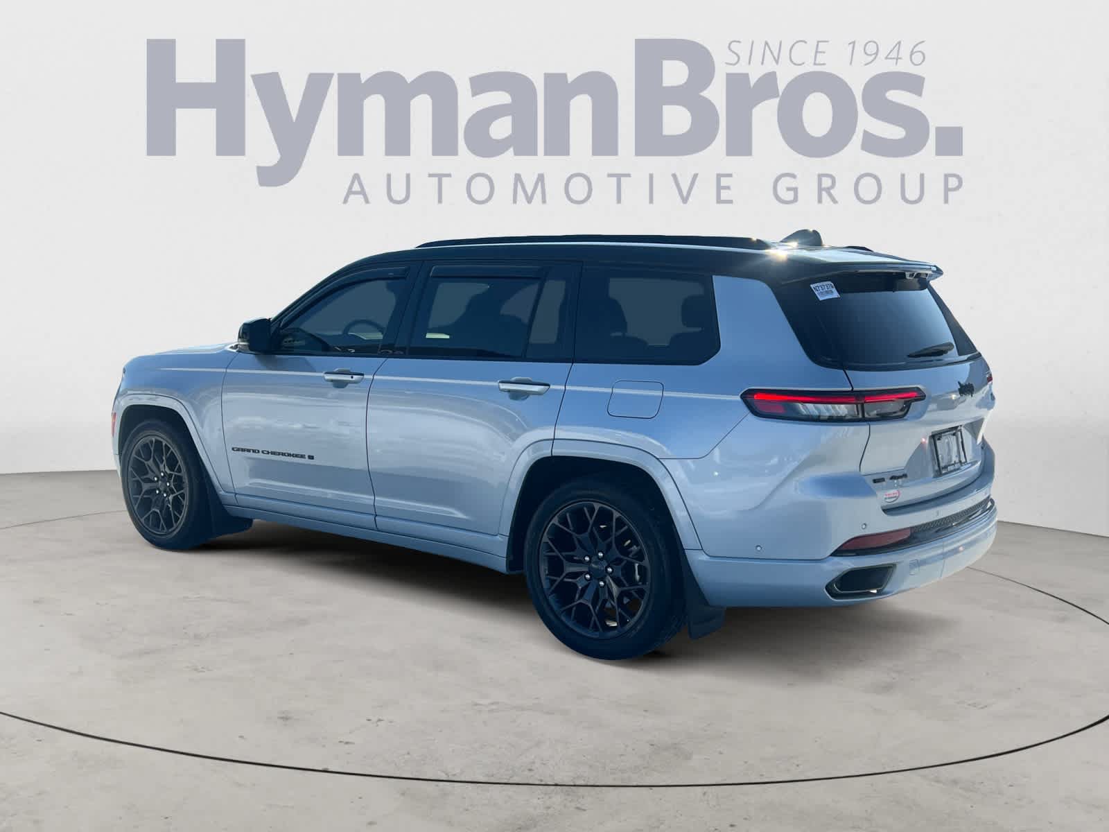 Used 2023 Jeep Grand Cherokee L Summit AWD/4WD image 6