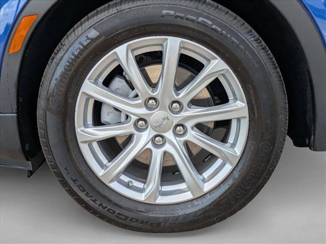 Used 2023 Cadillac XT4 Luxury w/ Cold Weather Package FWD image 9