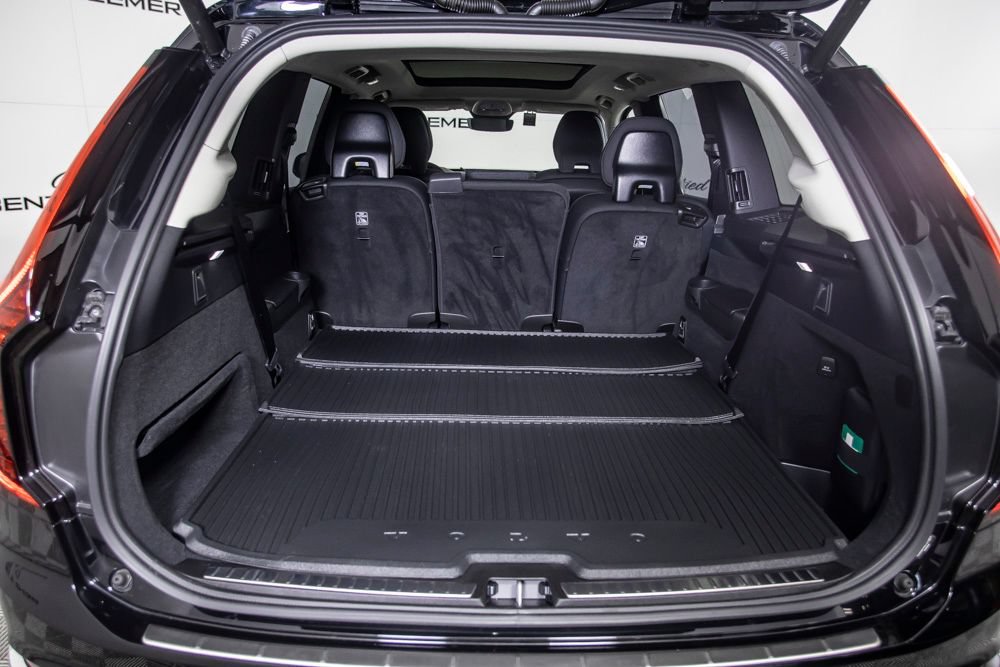 Used 2025 Volvo XC90 T8 Plus w/ Protection Package Premier AWD/4WD image 9