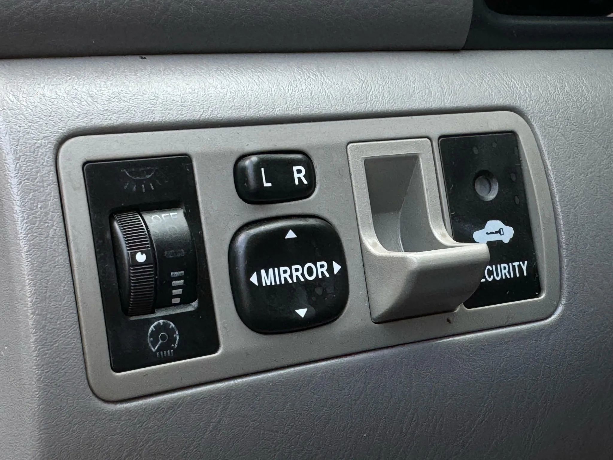 Used 2005 Toyota Corolla LE image 32